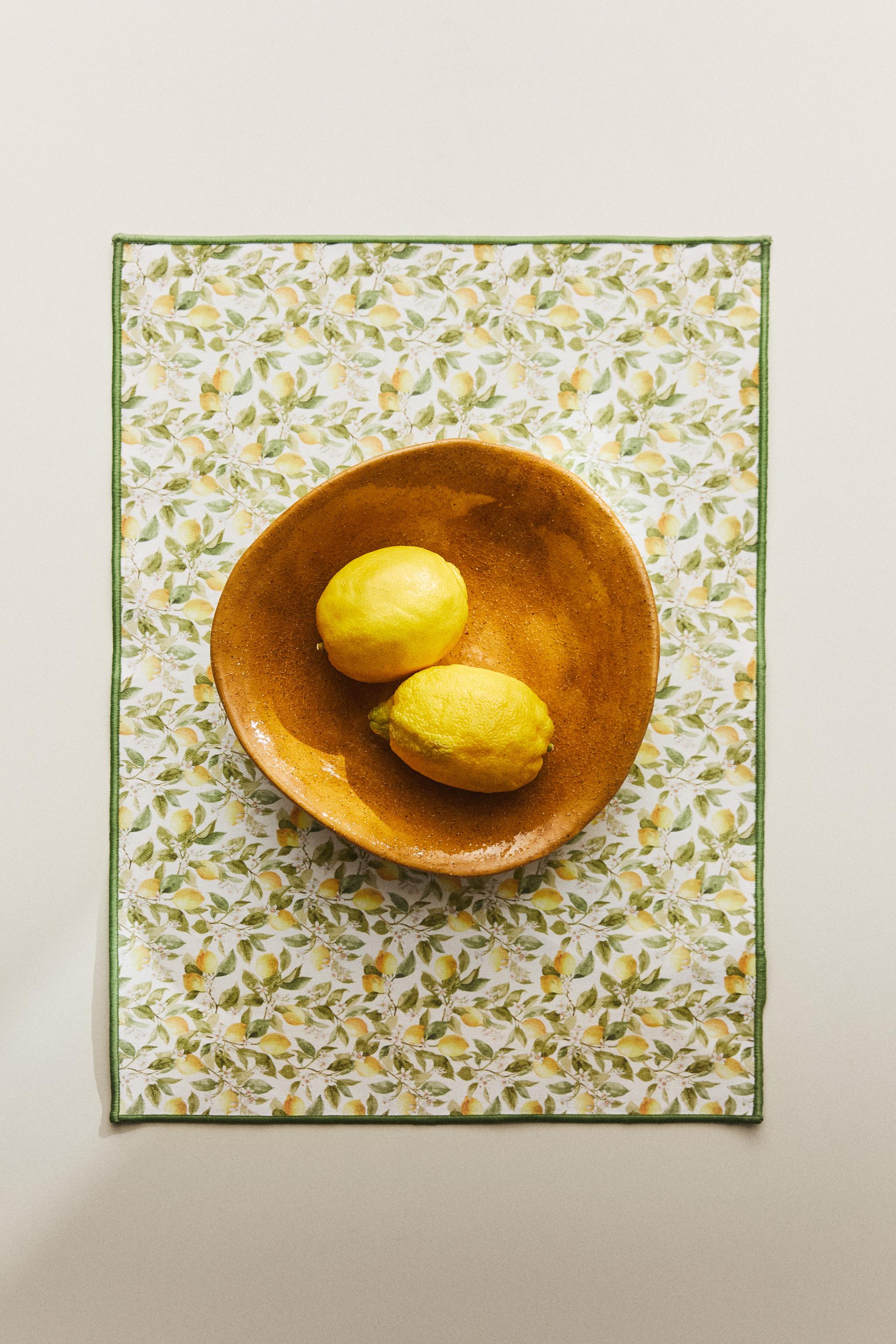 LEMON RESIN-COATED COTTON PLACEMAT